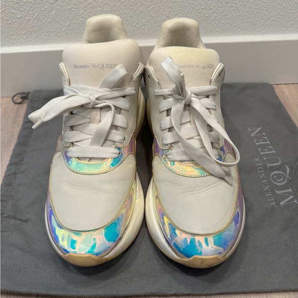 Alexander McQueen - Picture 3 of 15